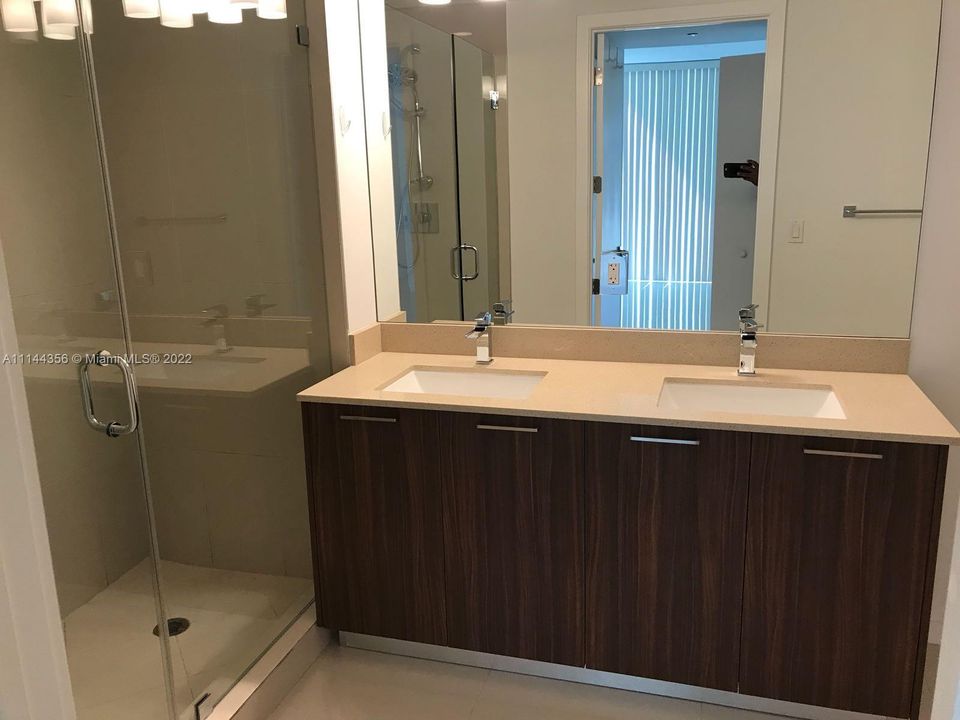 Недавно арендовано: $2,500 (2 спален, 2 ванн, 960 Квадратных фут)