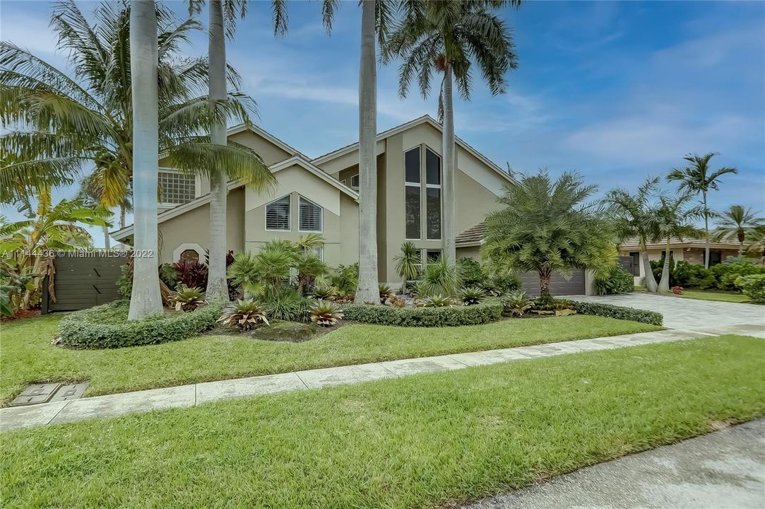 Recently Sold: $2,500,000 (4 beds, 3 baths, 3896 Square Feet)