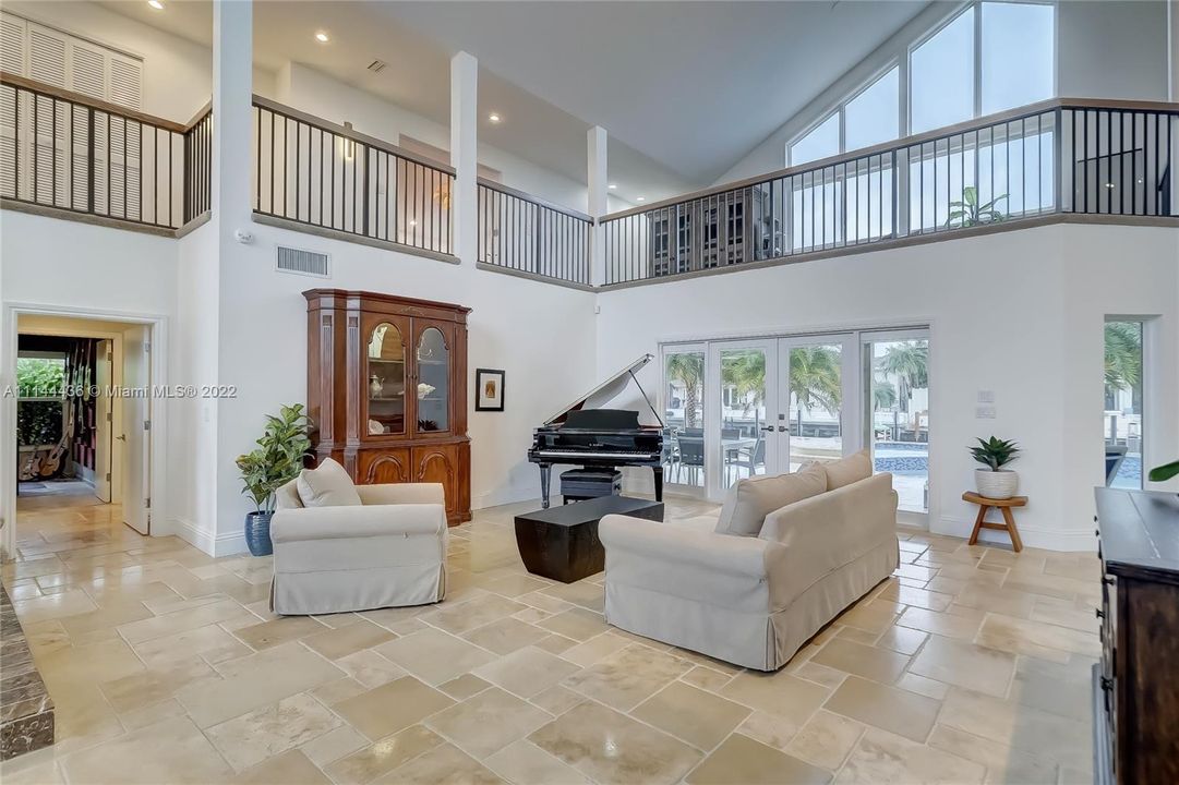 Recently Sold: $2,500,000 (4 beds, 3 baths, 3896 Square Feet)