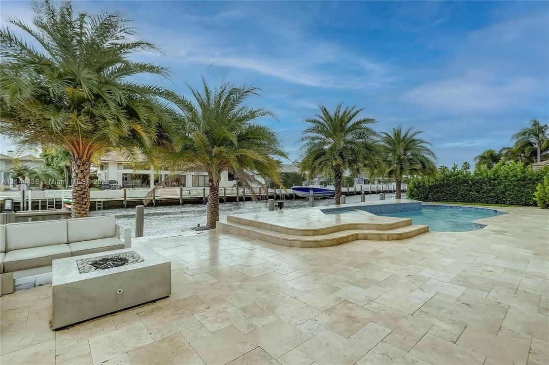 Recently Sold: $2,500,000 (4 beds, 3 baths, 3896 Square Feet)