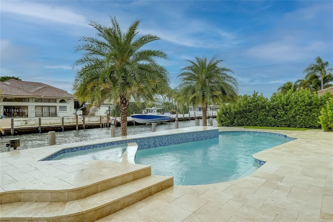 Recently Sold: $2,500,000 (4 beds, 3 baths, 3896 Square Feet)