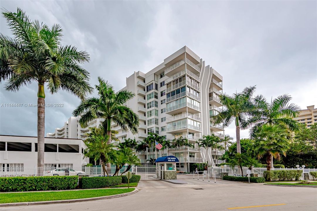 Recently Sold: $1,350,000 (2 beds, 2 baths, 1496 Square Feet)