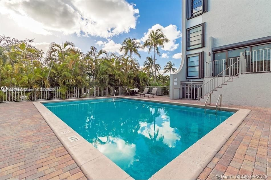Recently Sold: $710,000 (2 beds, 2 baths, 1311 Square Feet)