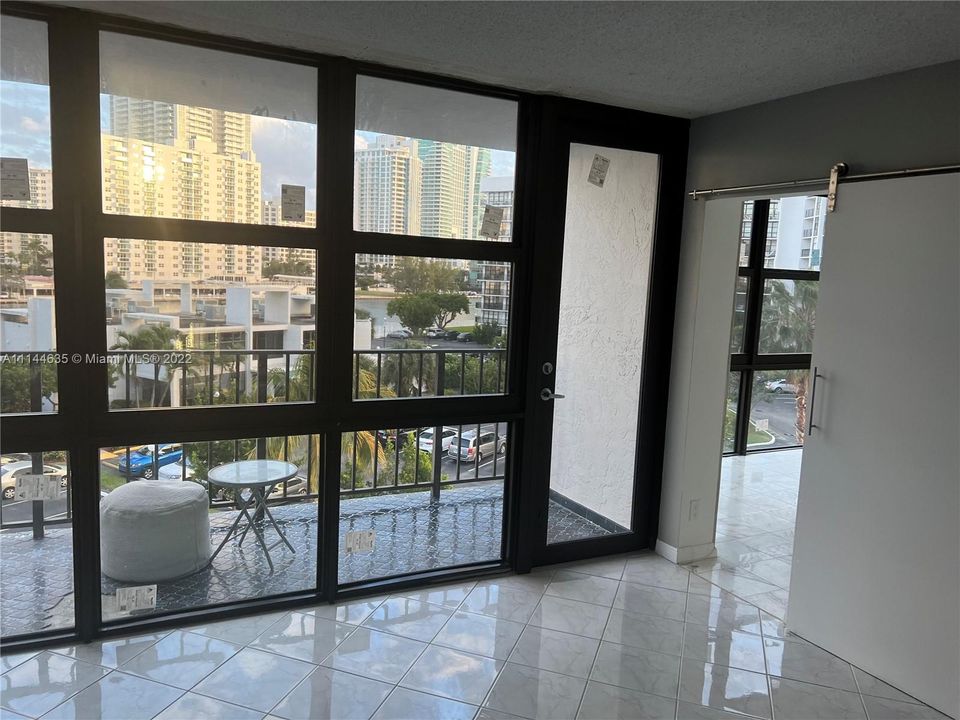 Recientemente alquilado: $2,400 (2 camas, 2 baños, 1130 Pies cuadrados)