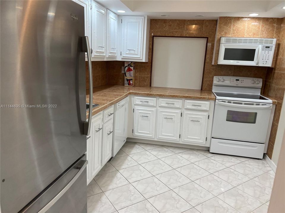 Recientemente alquilado: $2,400 (2 camas, 2 baños, 1130 Pies cuadrados)
