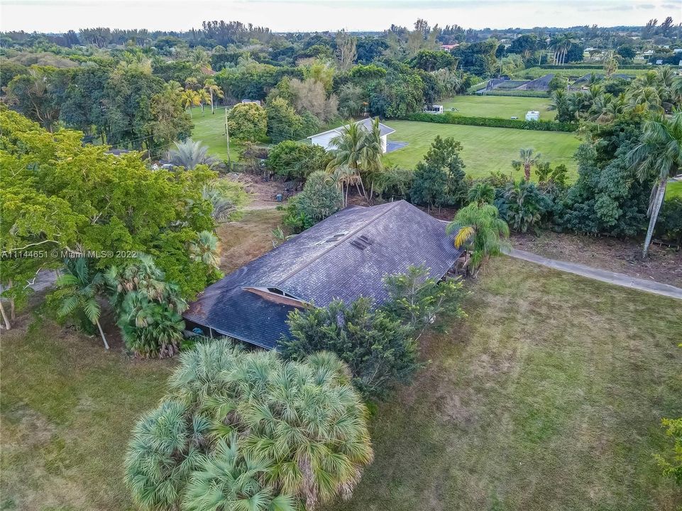 Vendido Recientemente: $2,399,000 (4 camas, 3 baños, 3732 Pies cuadrados)