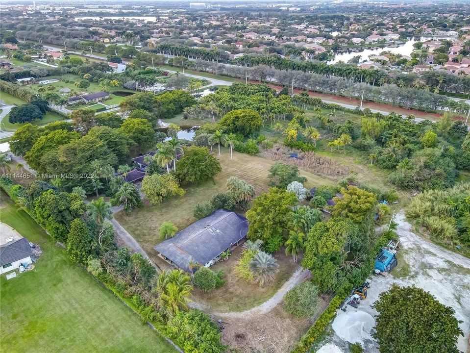 Vendido Recientemente: $2,399,000 (4 camas, 3 baños, 3732 Pies cuadrados)