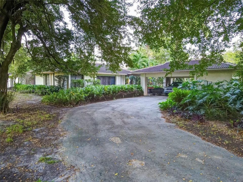 Vendido Recientemente: $2,399,000 (4 camas, 3 baños, 3732 Pies cuadrados)