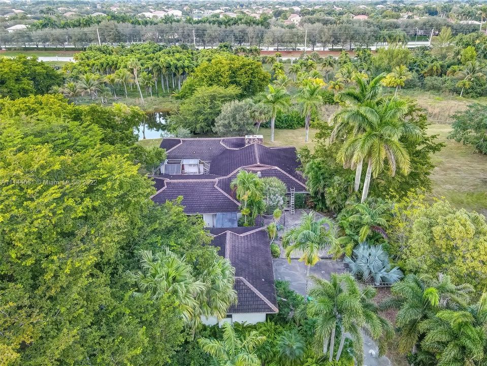 Vendido Recientemente: $2,399,000 (4 camas, 3 baños, 3732 Pies cuadrados)