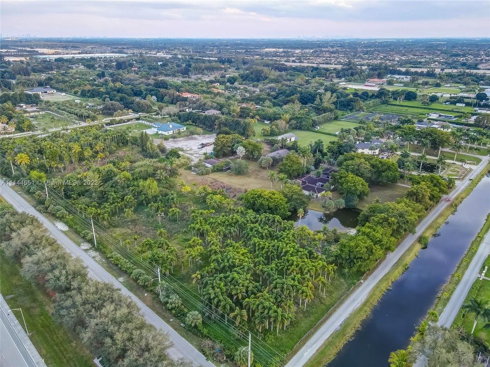 Vendido Recientemente: $2,399,000 (4 camas, 3 baños, 3732 Pies cuadrados)