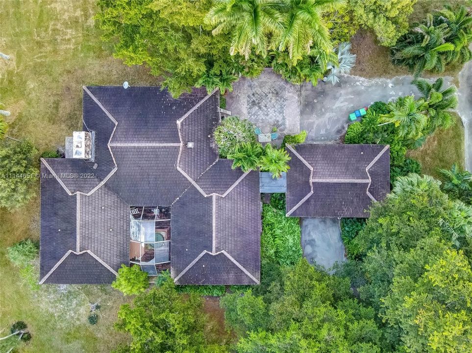 Vendido Recientemente: $2,399,000 (4 camas, 3 baños, 3732 Pies cuadrados)