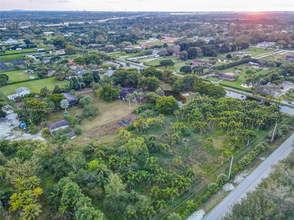 Vendido Recientemente: $2,399,000 (4 camas, 3 baños, 3732 Pies cuadrados)