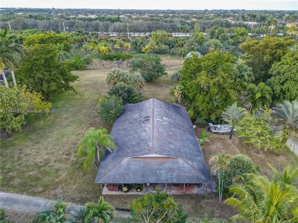 Vendido Recientemente: $2,399,000 (4 camas, 3 baños, 3732 Pies cuadrados)