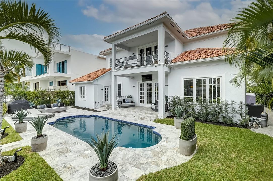 Recently Sold: $3,800,000 (5 beds, 4 baths, 3907 Square Feet)