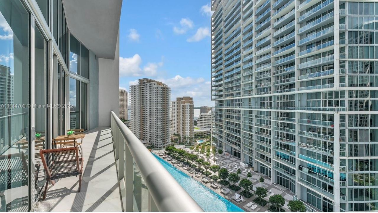 Recently Sold: $840,000 (2 beds, 2 baths, 1012 Square Feet)