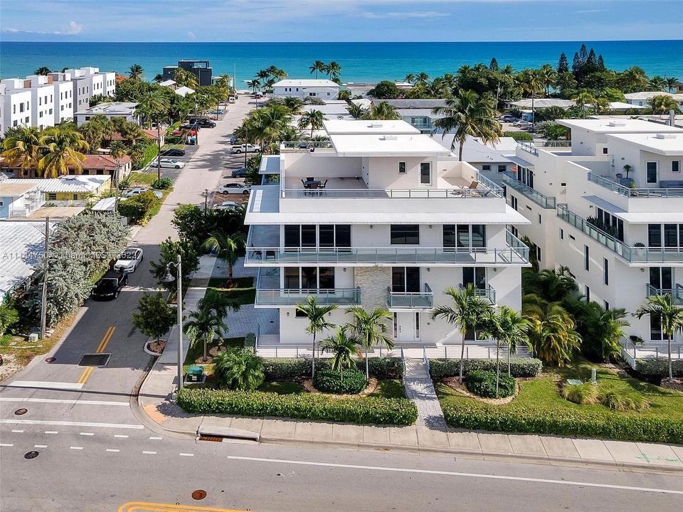 Recently Sold: $2,799,000 (4 beds, 4 baths, 4005 Square Feet)