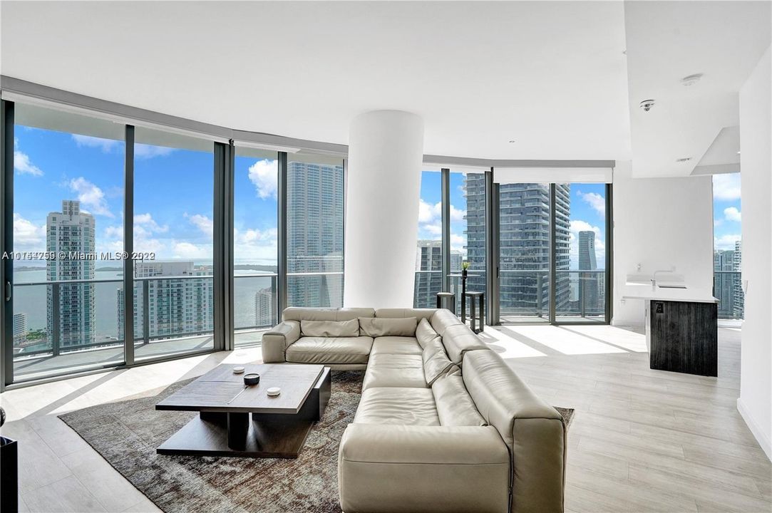 Recently Sold: $1,200,000 (2 beds, 2 baths, 1356 Square Feet)