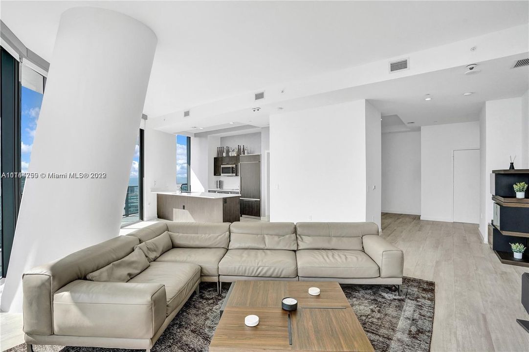 Recently Sold: $1,200,000 (2 beds, 2 baths, 1356 Square Feet)