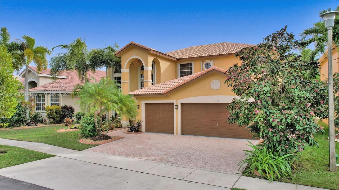 Recently Sold: $890,000 (5 beds, 2 baths, 3616 Square Feet)