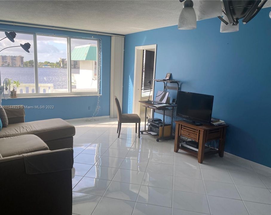 Recently Sold: $110,000 (1 beds, 1 baths, 830 Square Feet)