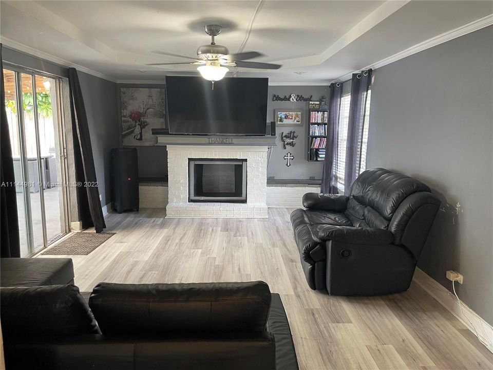 Recently Sold: $399,900 (3 beds, 2 baths, 1514 Square Feet)