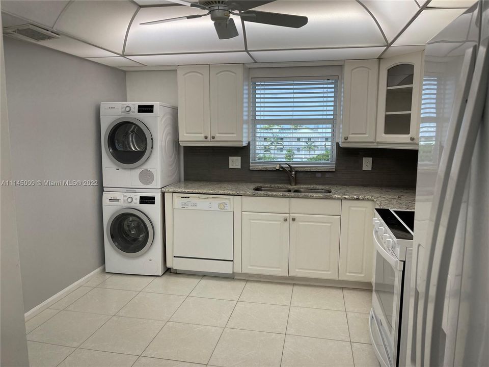 Недавно арендовано: $2,500 (2 спален, 2 ванн, 1316 Квадратных фут)