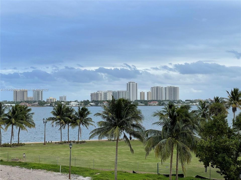 Недавно арендовано: $2,500 (2 спален, 2 ванн, 1316 Квадратных фут)