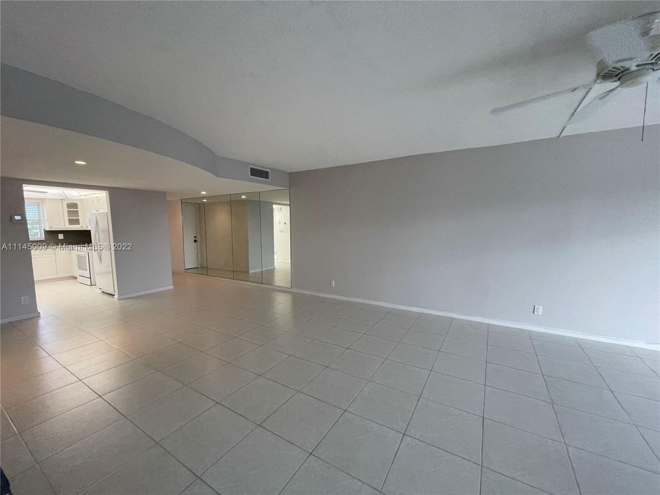 Недавно арендовано: $2,500 (2 спален, 2 ванн, 1316 Квадратных фут)