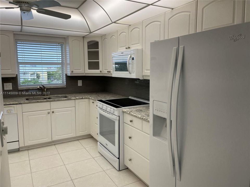 Недавно арендовано: $2,500 (2 спален, 2 ванн, 1316 Квадратных фут)