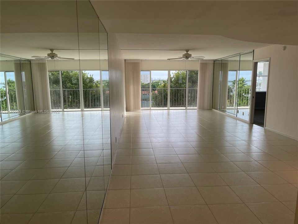 Недавно арендовано: $2,500 (2 спален, 2 ванн, 1316 Квадратных фут)