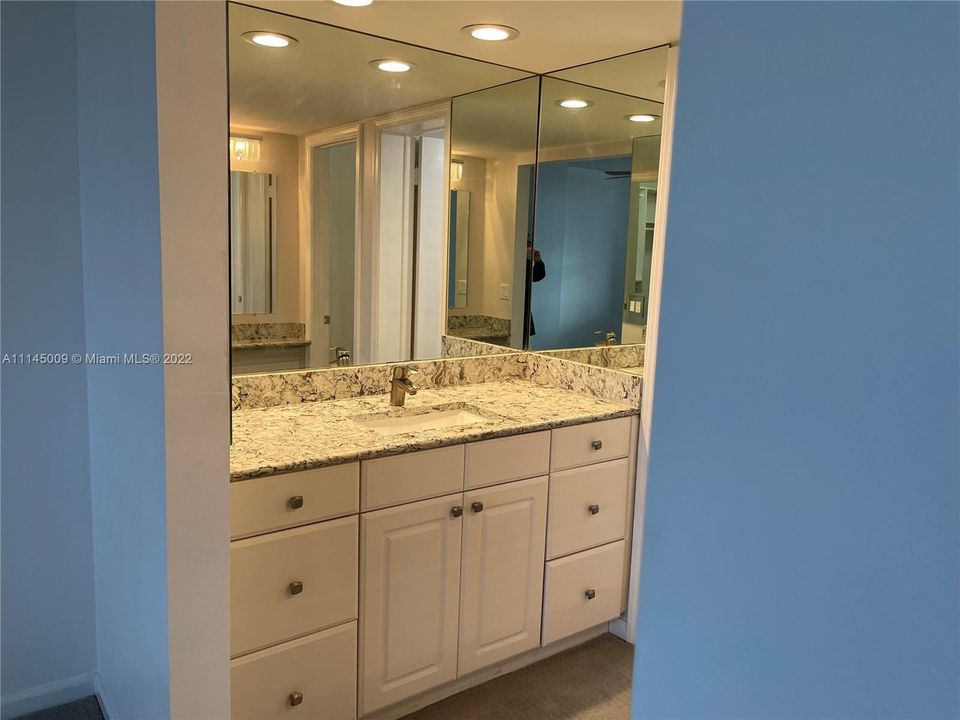 Недавно арендовано: $2,500 (2 спален, 2 ванн, 1316 Квадратных фут)