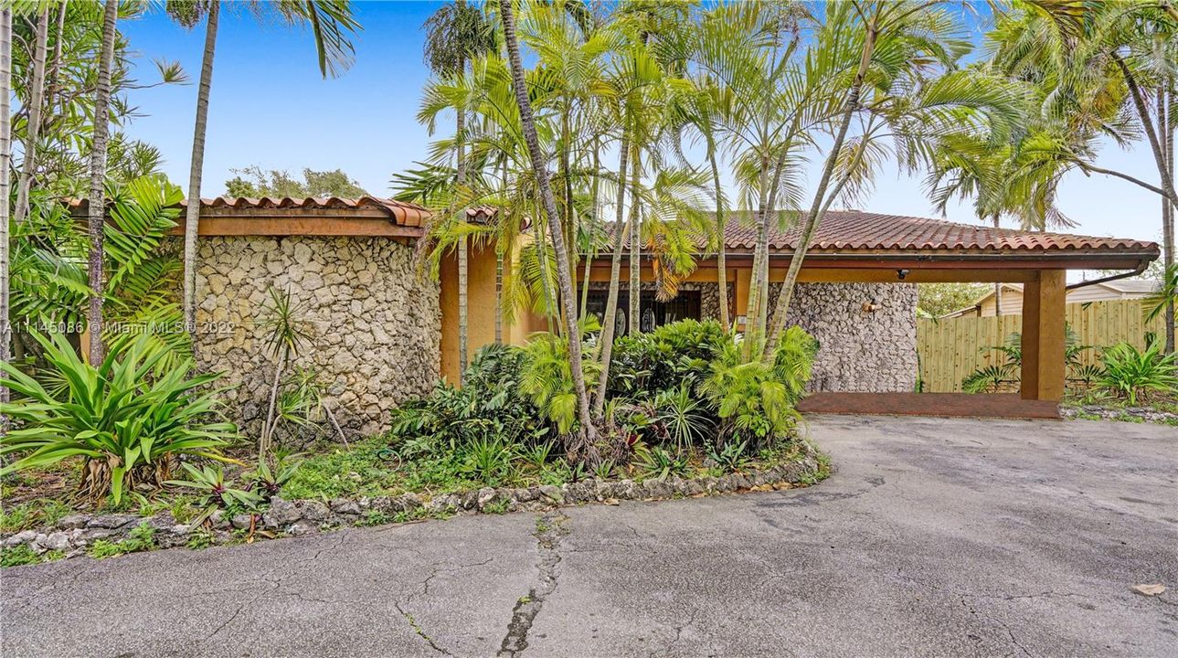 Recently Sold: $749,000 (3 beds, 3 baths, 2904 Square Feet)