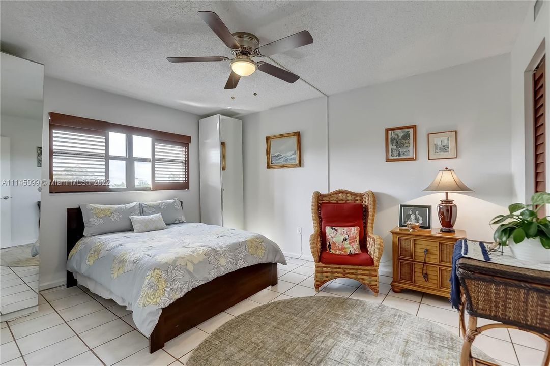 最近售出: $199,900 (1 贝兹, 1 浴室, 682 平方英尺)