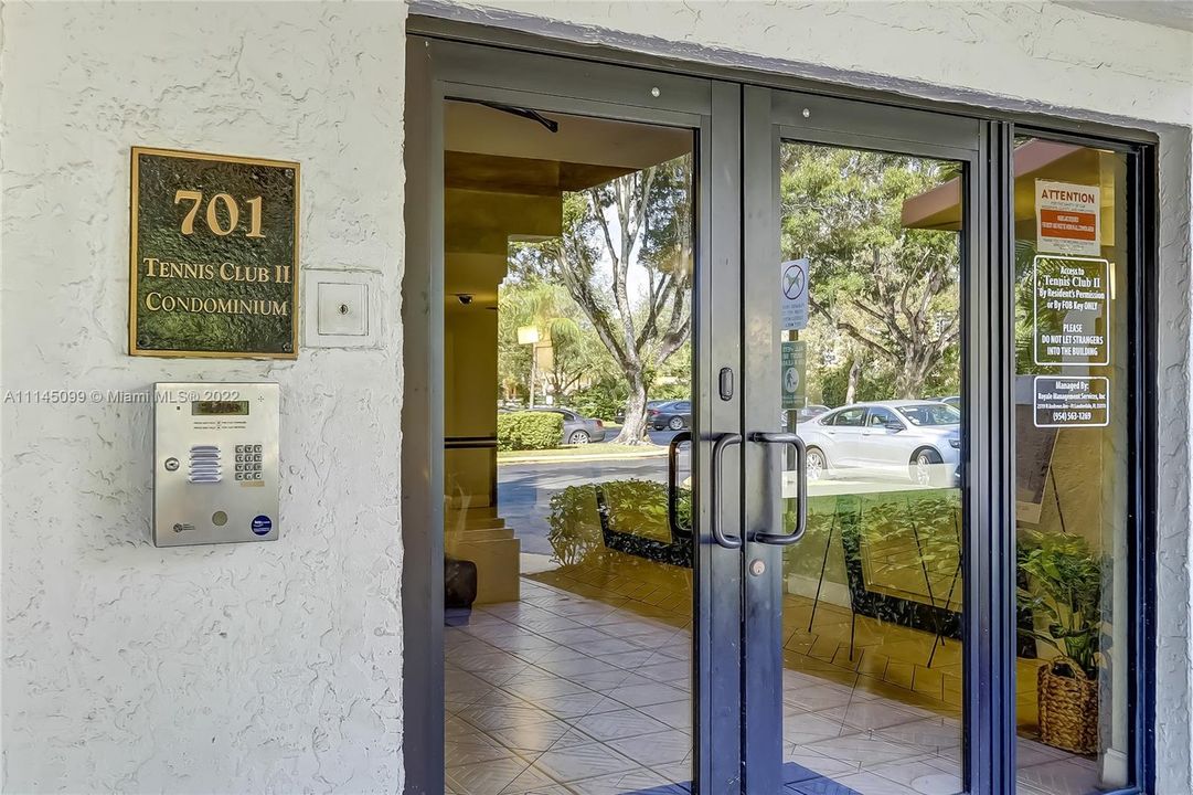 最近售出: $199,900 (1 贝兹, 1 浴室, 682 平方英尺)