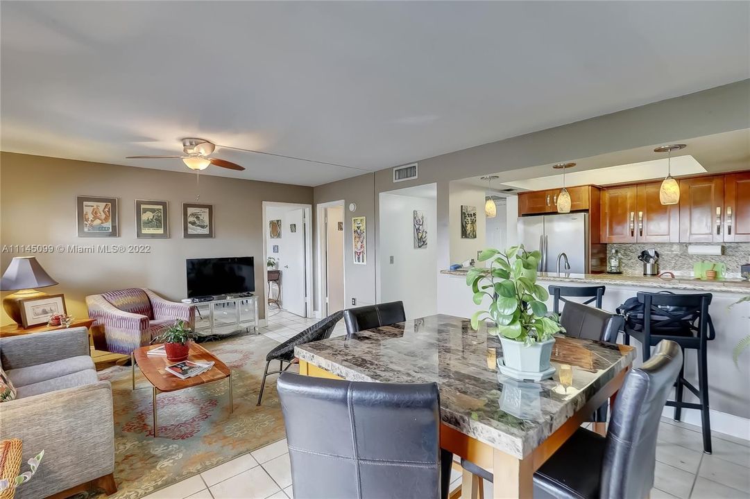 最近售出: $199,900 (1 贝兹, 1 浴室, 682 平方英尺)