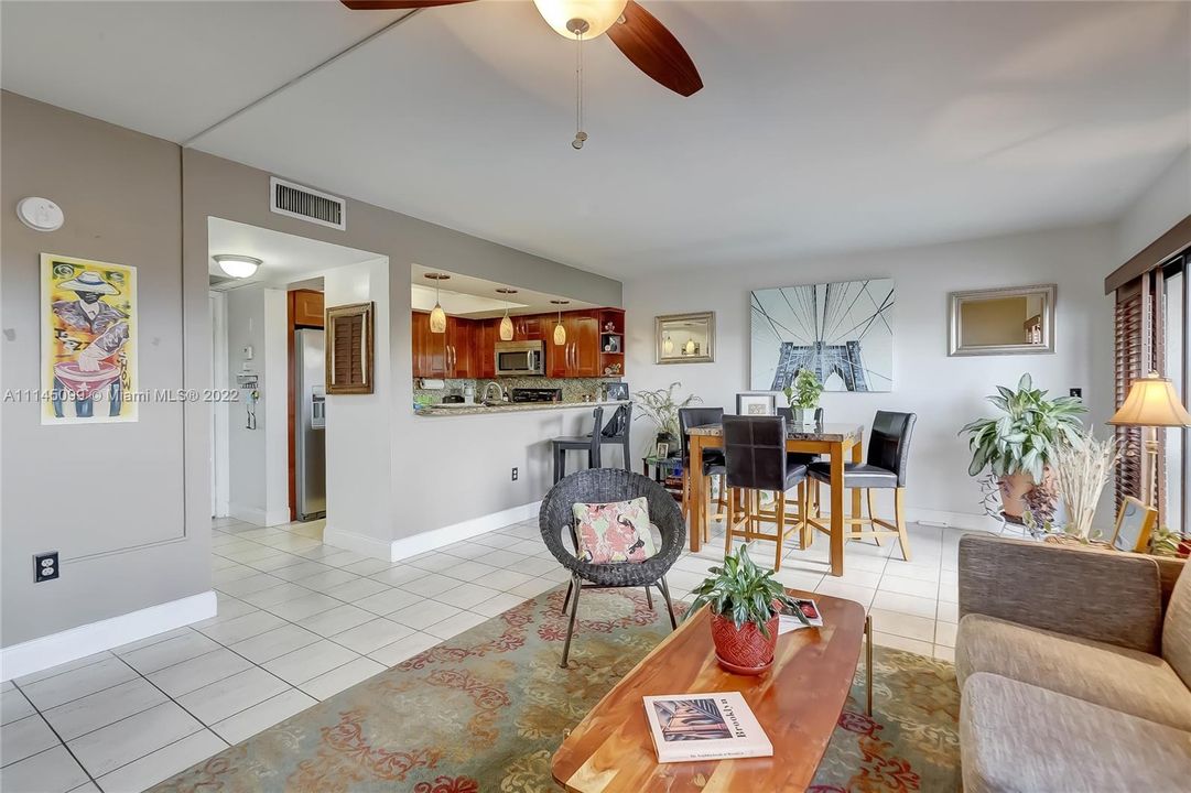 最近售出: $199,900 (1 贝兹, 1 浴室, 682 平方英尺)