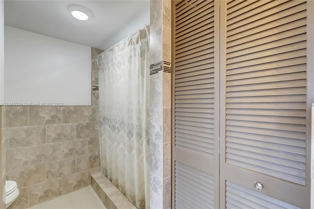 最近售出: $199,900 (1 贝兹, 1 浴室, 682 平方英尺)