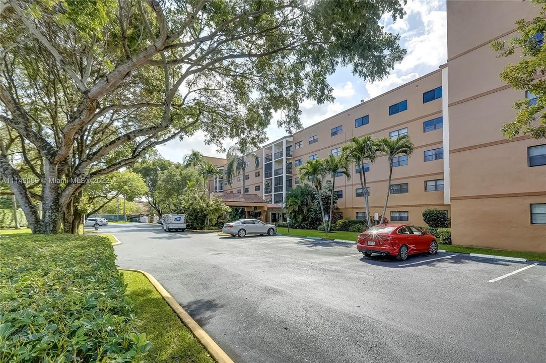 最近售出: $199,900 (1 贝兹, 1 浴室, 682 平方英尺)