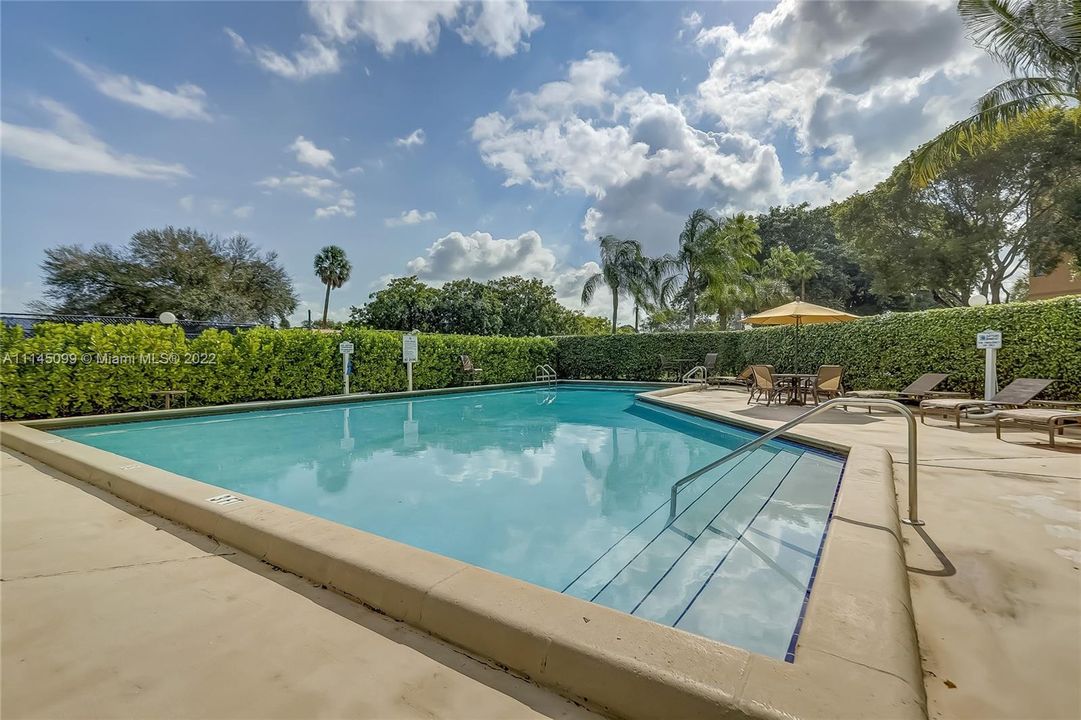 最近售出: $199,900 (1 贝兹, 1 浴室, 682 平方英尺)