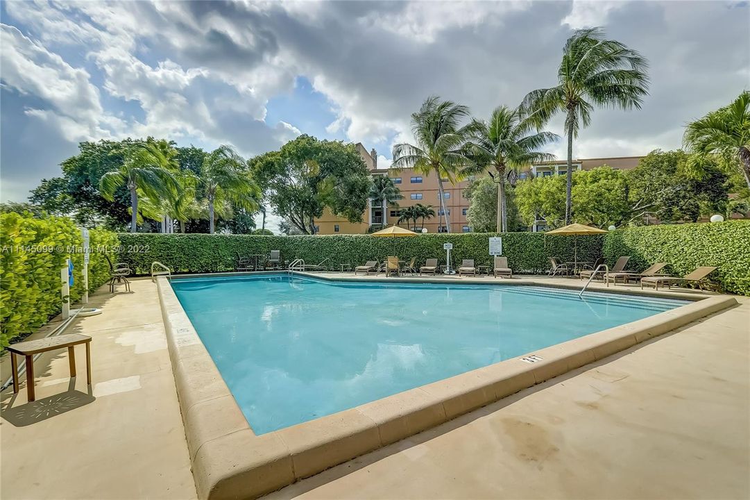 最近售出: $199,900 (1 贝兹, 1 浴室, 682 平方英尺)