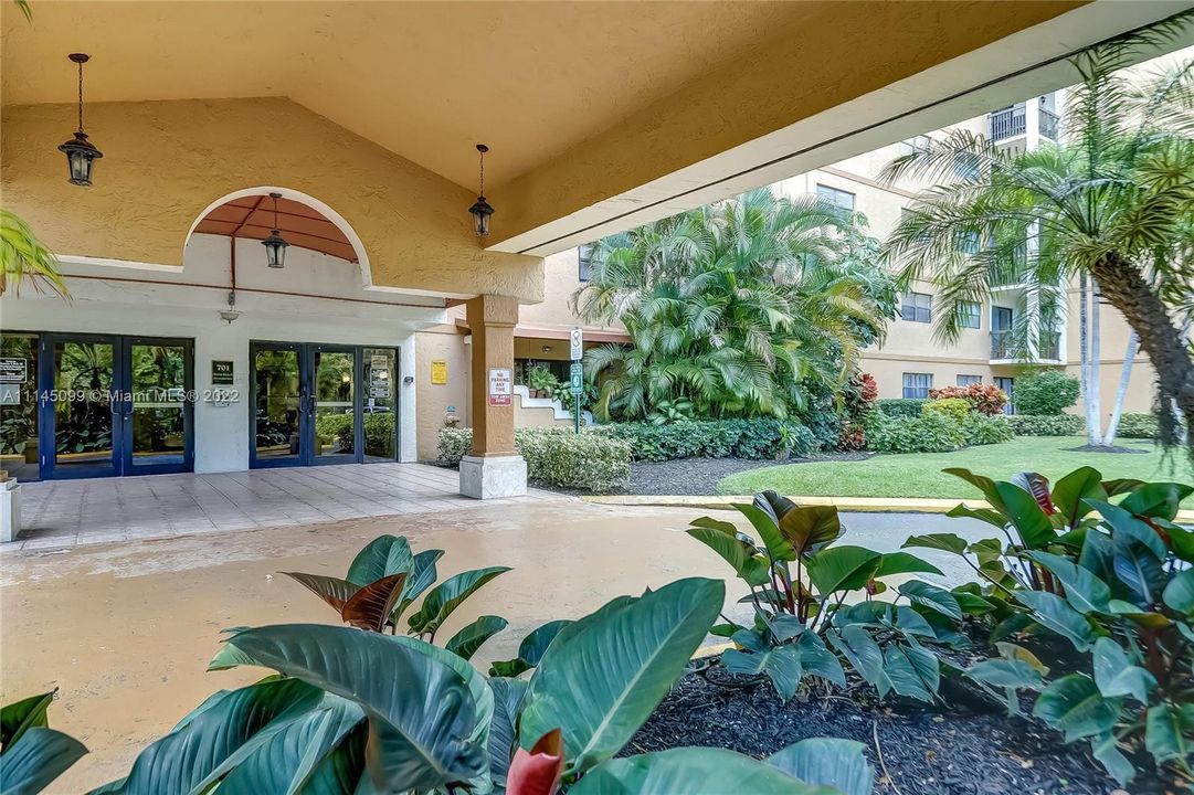 最近售出: $199,900 (1 贝兹, 1 浴室, 682 平方英尺)