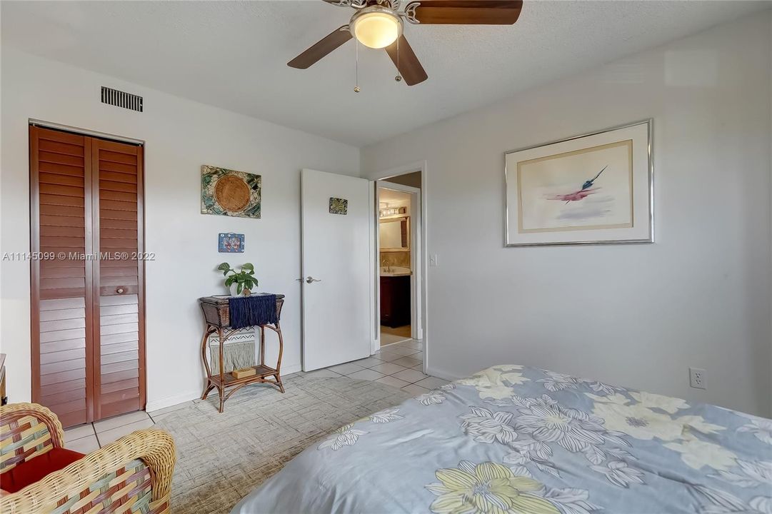 最近售出: $199,900 (1 贝兹, 1 浴室, 682 平方英尺)