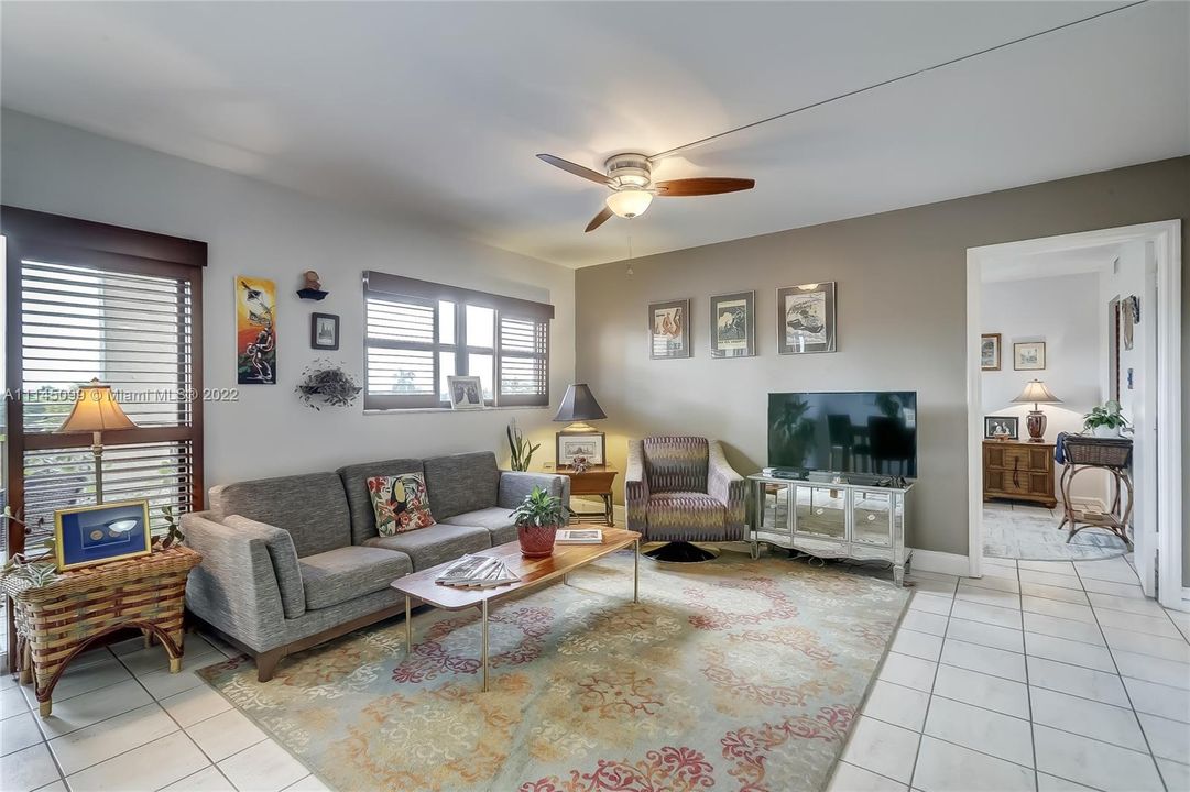 最近售出: $199,900 (1 贝兹, 1 浴室, 682 平方英尺)