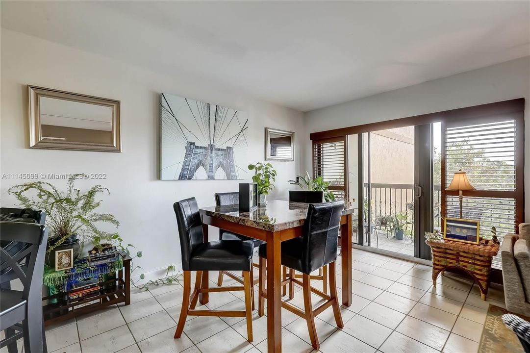 最近售出: $199,900 (1 贝兹, 1 浴室, 682 平方英尺)