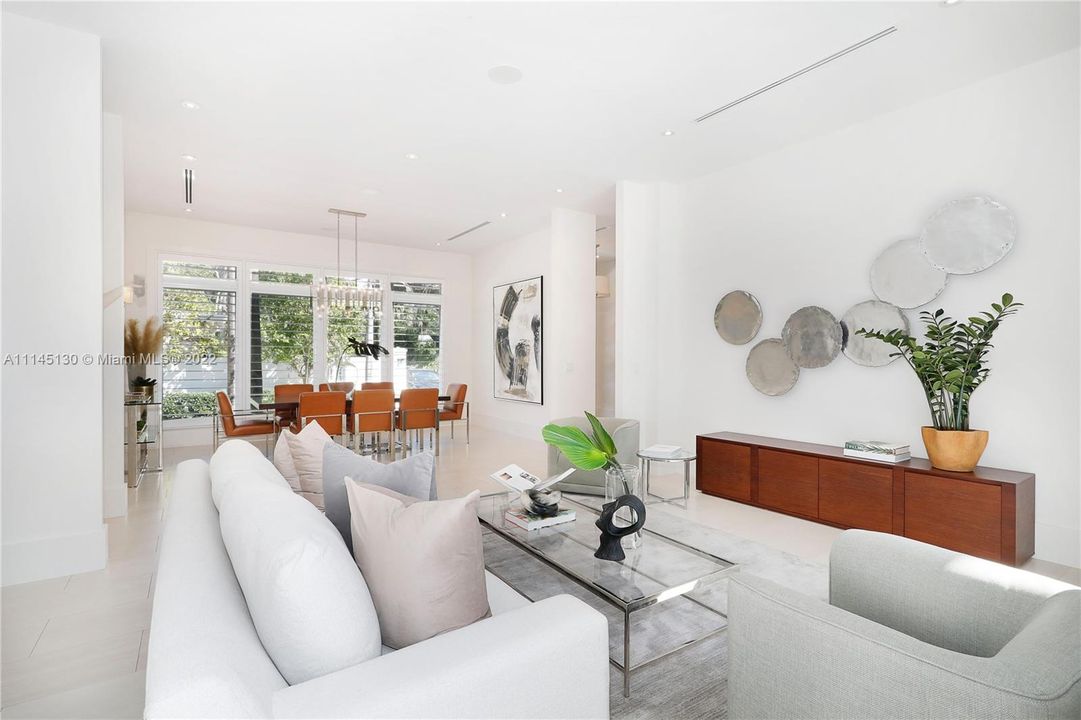 Recently Sold: $4,500,000 (5 beds, 6 baths, 4615 Square Feet)