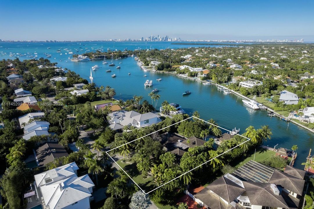 Recently Sold: $12,500,000 (3 beds, 3 baths, 4510 Square Feet)