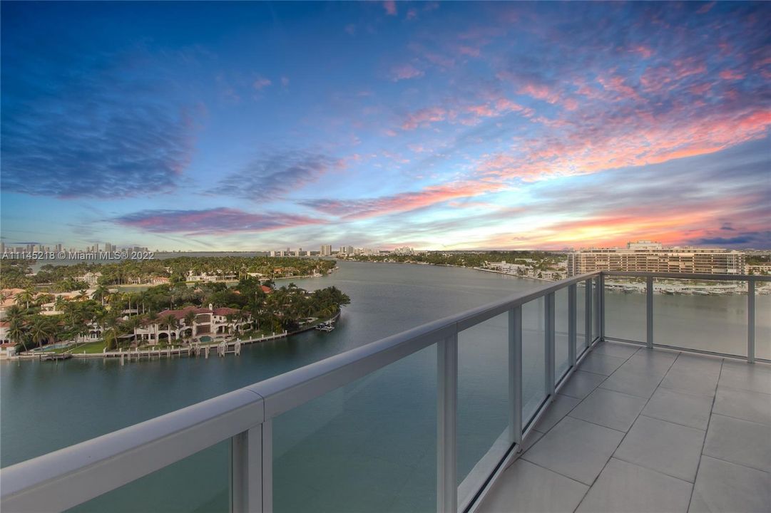 Recently Sold: $1,195,000 (3 beds, 2 baths, 1304 Square Feet)