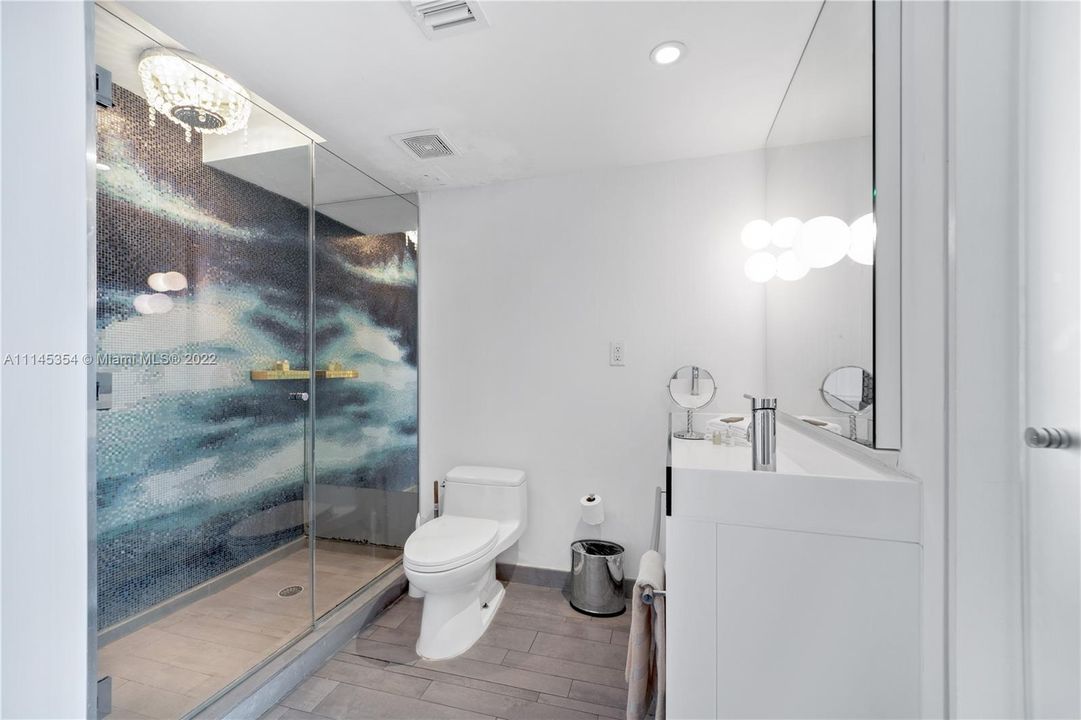 For Sale: $620,000 (1 beds, 1 baths, 694 Square Feet)