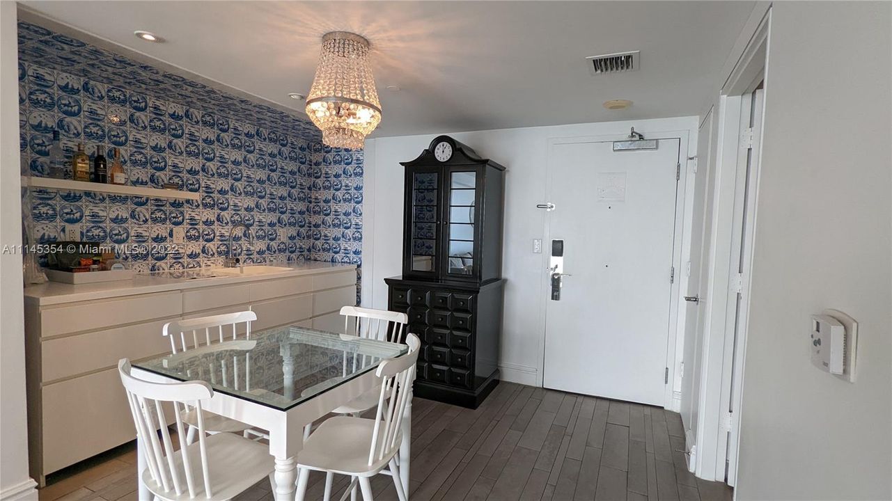 For Sale: $620,000 (1 beds, 1 baths, 694 Square Feet)
