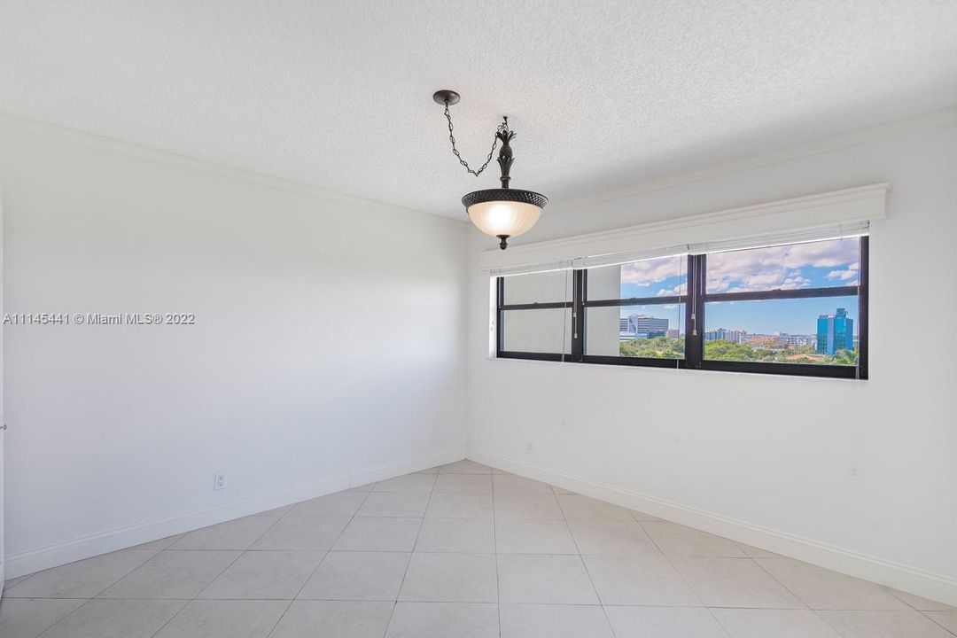 Recently Sold: $430,000 (2 beds, 2 baths, 1351 Square Feet)